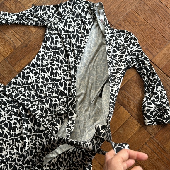 Diane Von Furstenberg wrap dress - Picture 9 of 9